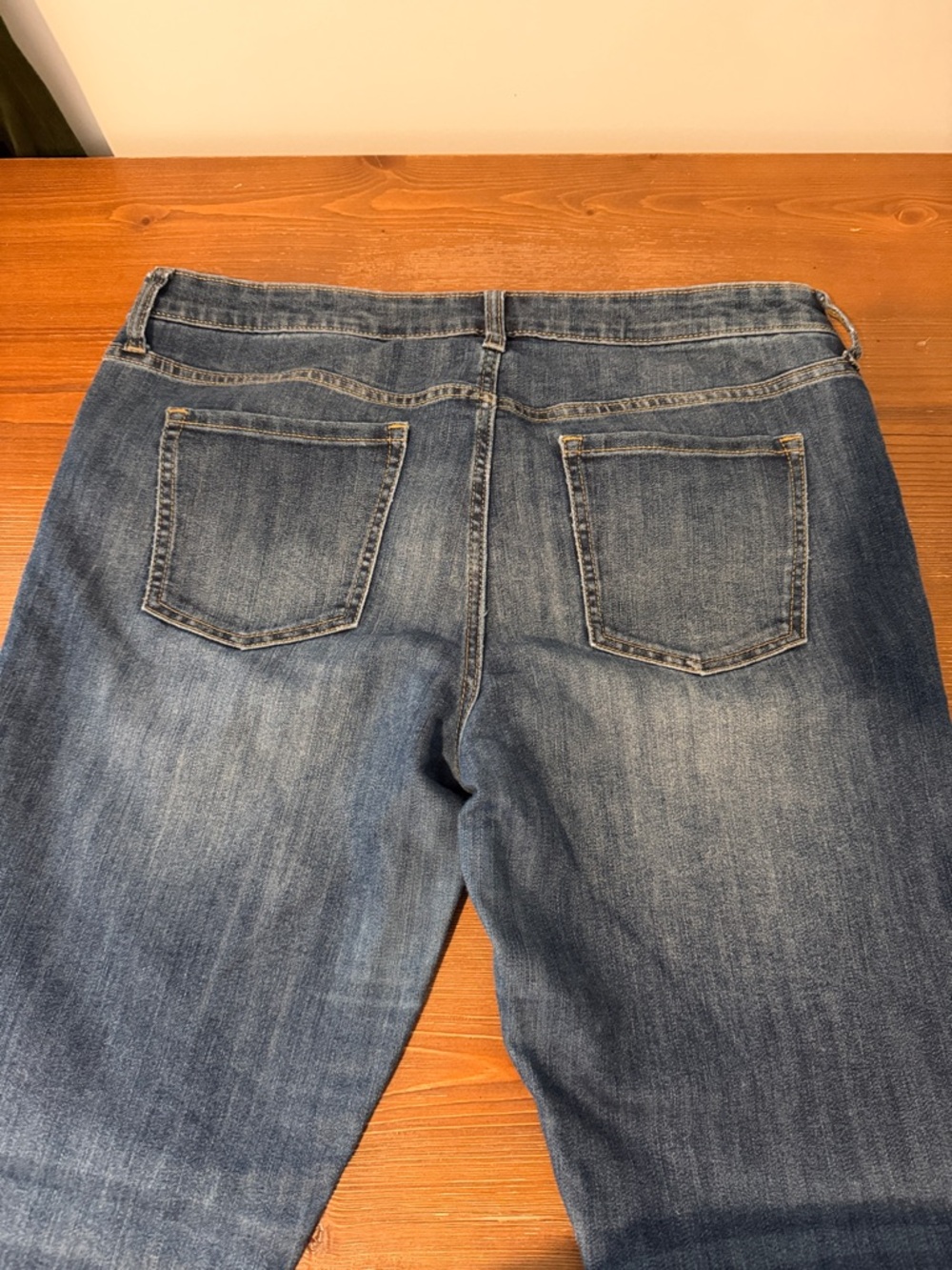 Gap Real Straight Fit Jeans EUC - Picture 6 of 9
